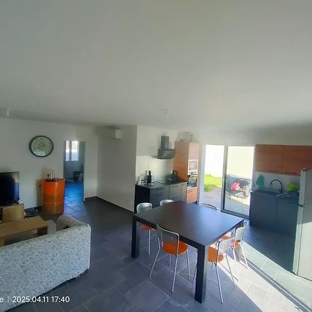 Chambre Dans Maison Plain-Pied Moderne โรอาน ภายนอก รูปภาพ