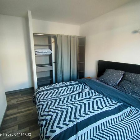 Chambre Dans Maison Plain-Pied Moderne โรอาน ภายนอก รูปภาพ